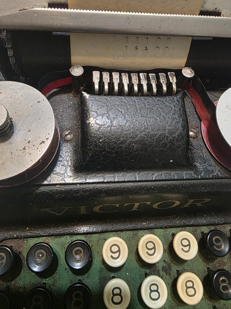 Vintage Hand Crank Victor Metal Adding Machine