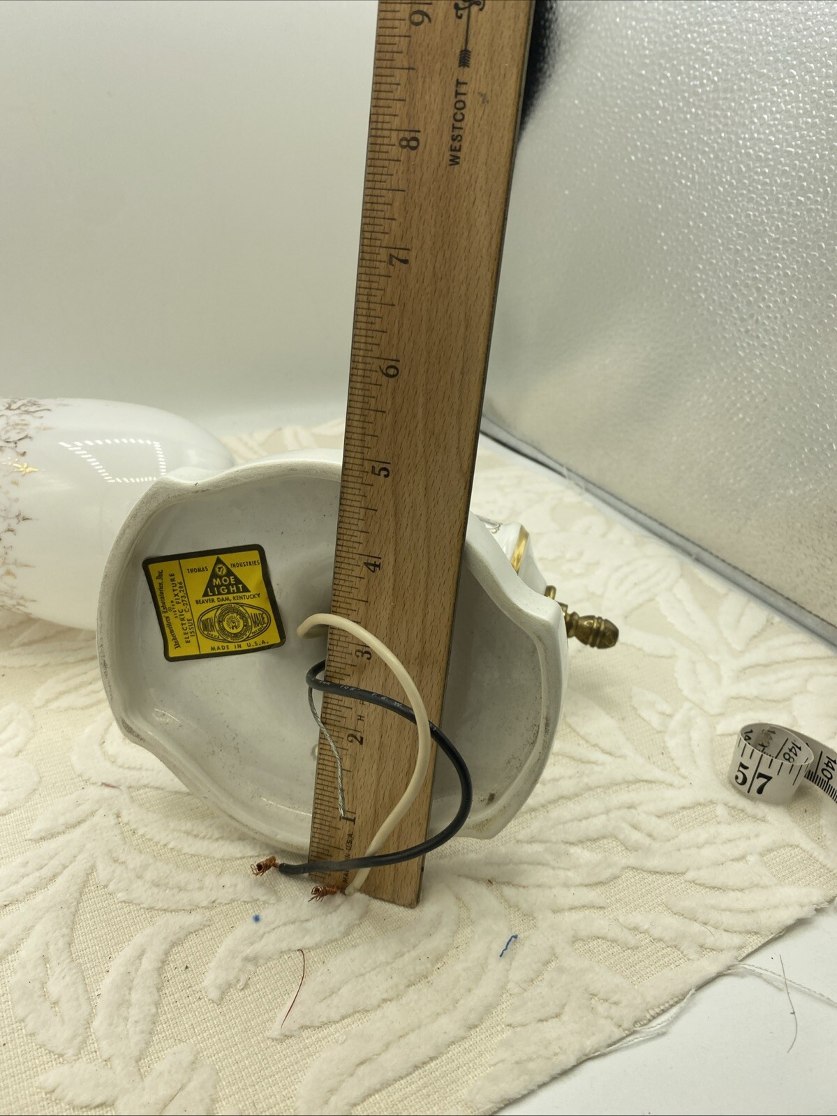 A Antique Pair Of Hollywood Regency Ceramic Porcelain Glass Gold & White Scones