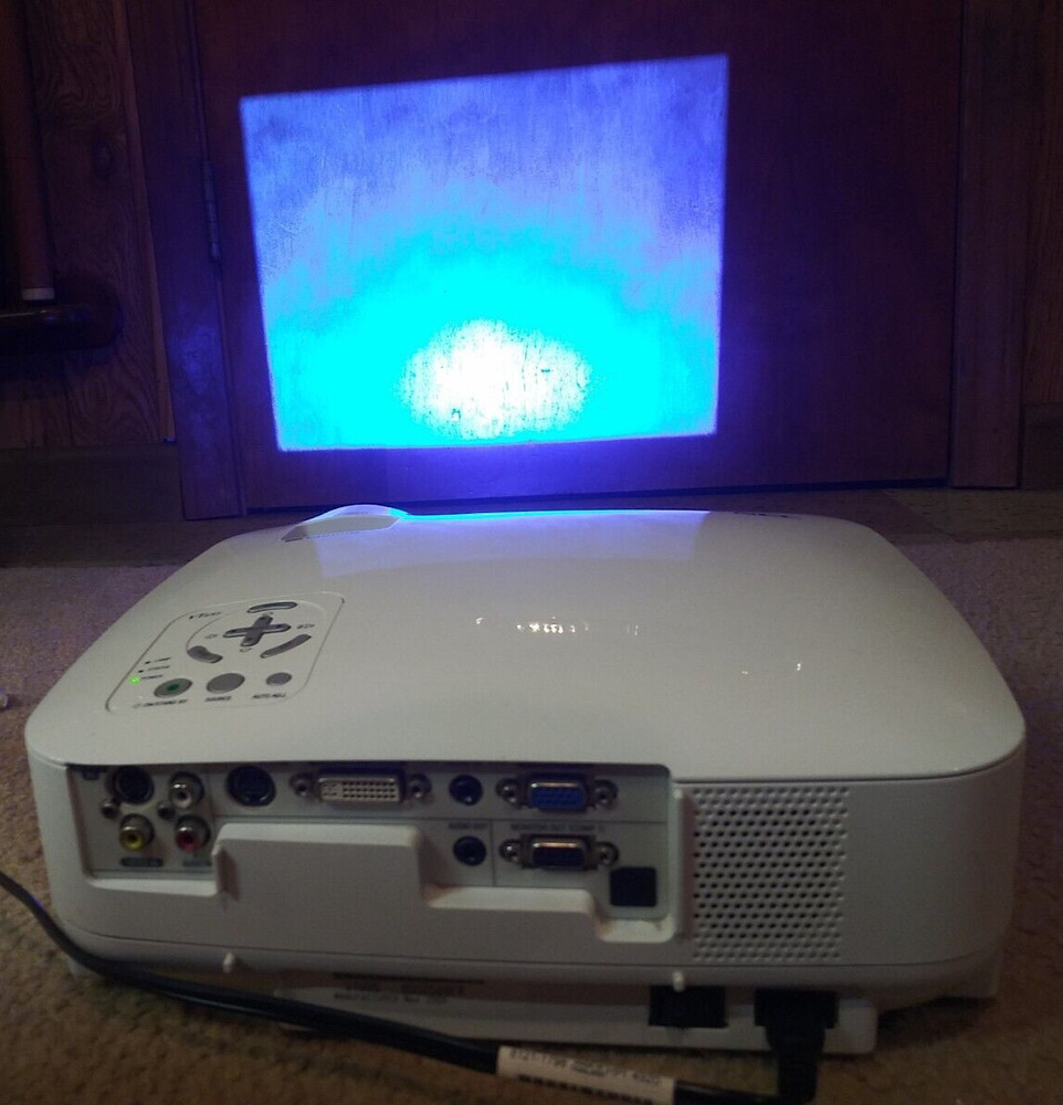 NEC VT695 Portable Projector LCD Multimedia Data w/ Remote Cords & Ceiling Mount