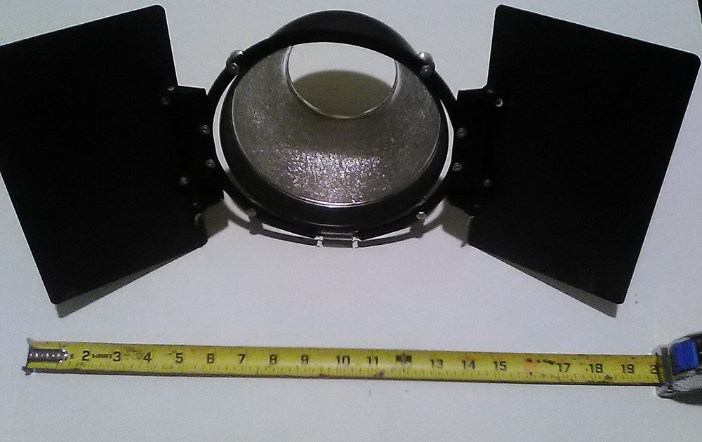 Speedotron Barndoors with unknown Reflector