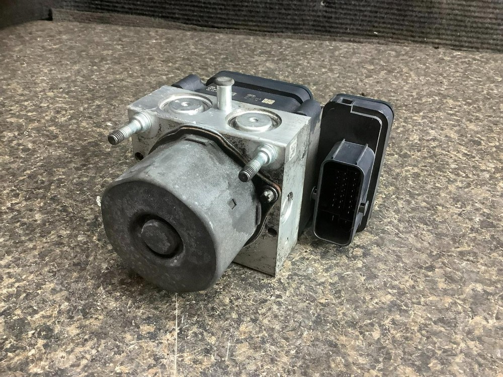 14 Harley Touring FLH FLHT FLHTK ABS Pump Module 68B