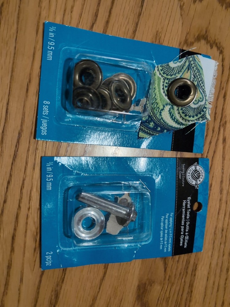 Loops & Threads Eyelet Tool & 7 Eyelets 3/8 in 9.5 mm, Opened