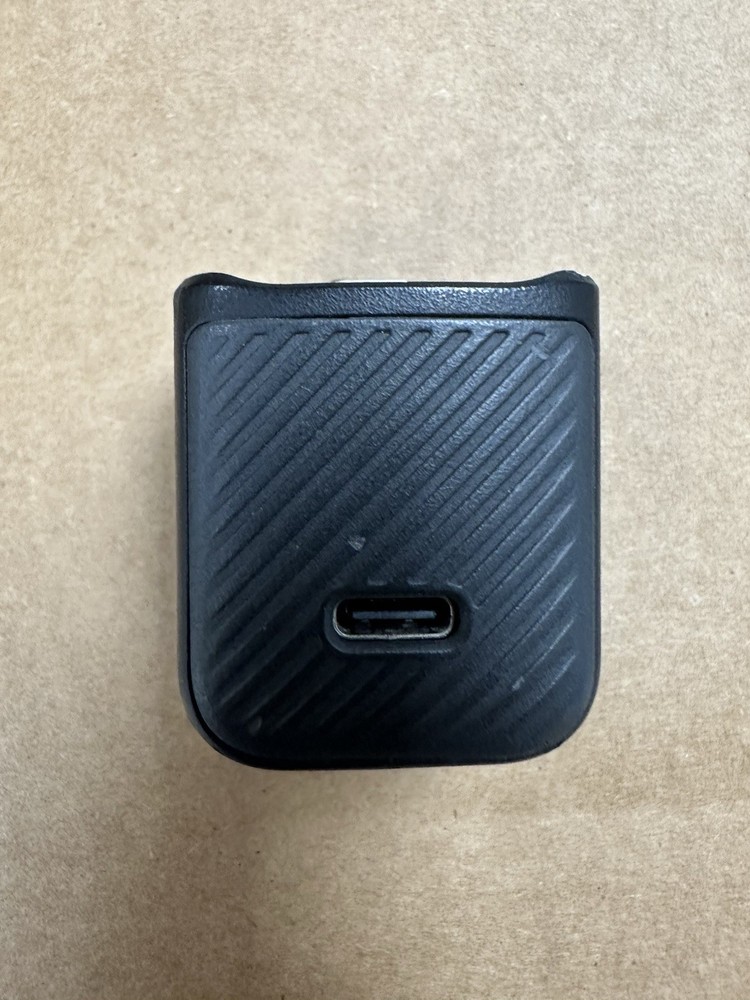 DJI Osmo Pocket 3 - HANDLE WITH 1/4" THREAD