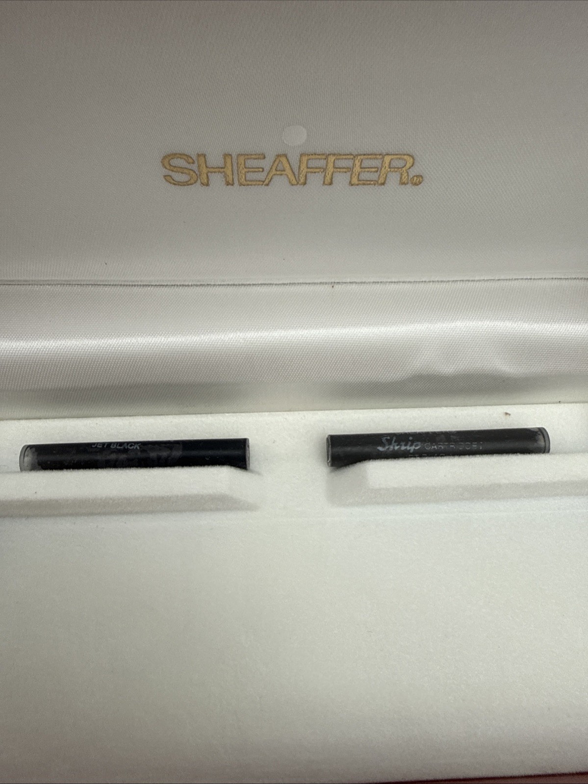Sheaffer Legacy Fountain Pen NIB Marked 18K 750 With Casr Cartridges and Papers