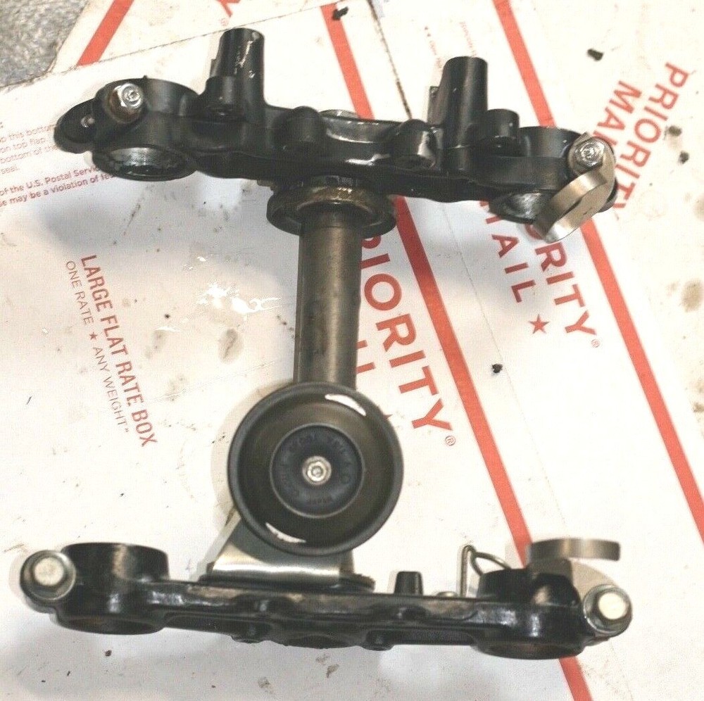 1980 YAMAHA XT 250  OEM TRIPLE TREE