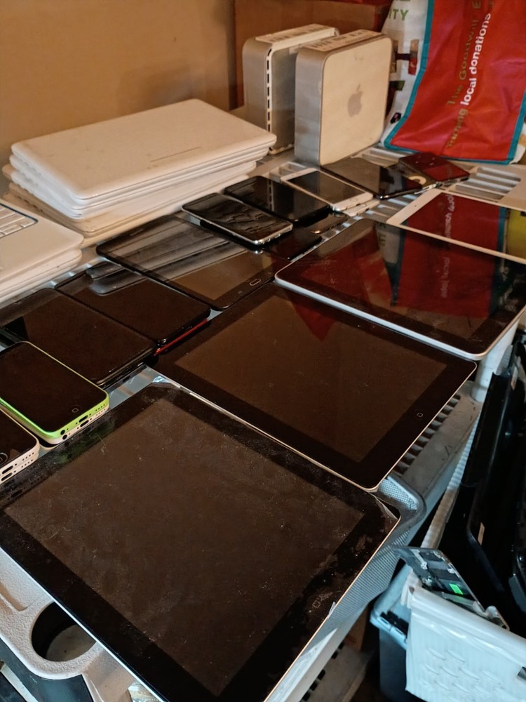 ELECTRONICS LOT IPHONES ANDROIDS IPADS  IPODS AND MORE