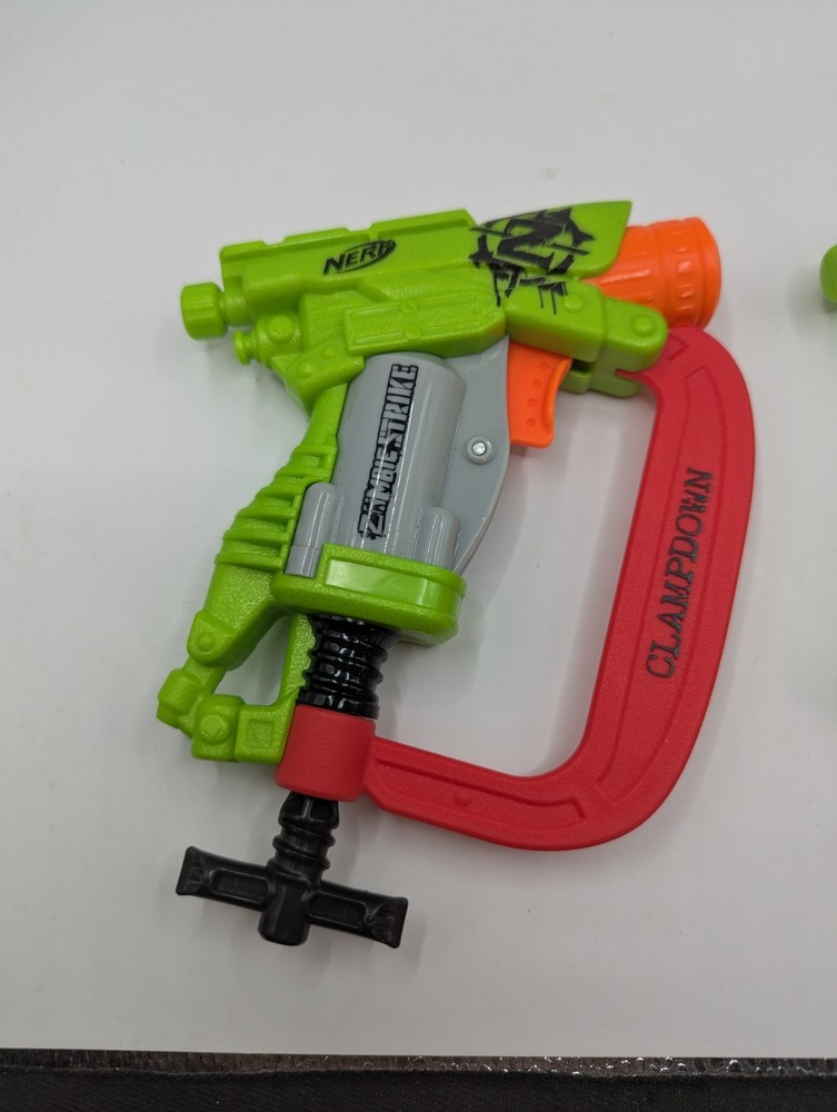 Nerf N-Strike Zombie Strike CLAMPDOWN X2 Tested Clamp Down Dart Blaster