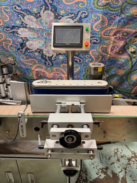 T-21100 Automatic Rolling Vertical Round Bottle Labeling Machine