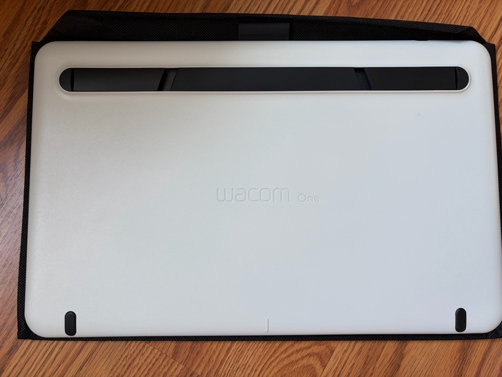 Wacom One Creative Pen Display Graphics Tablet USB Connectivity