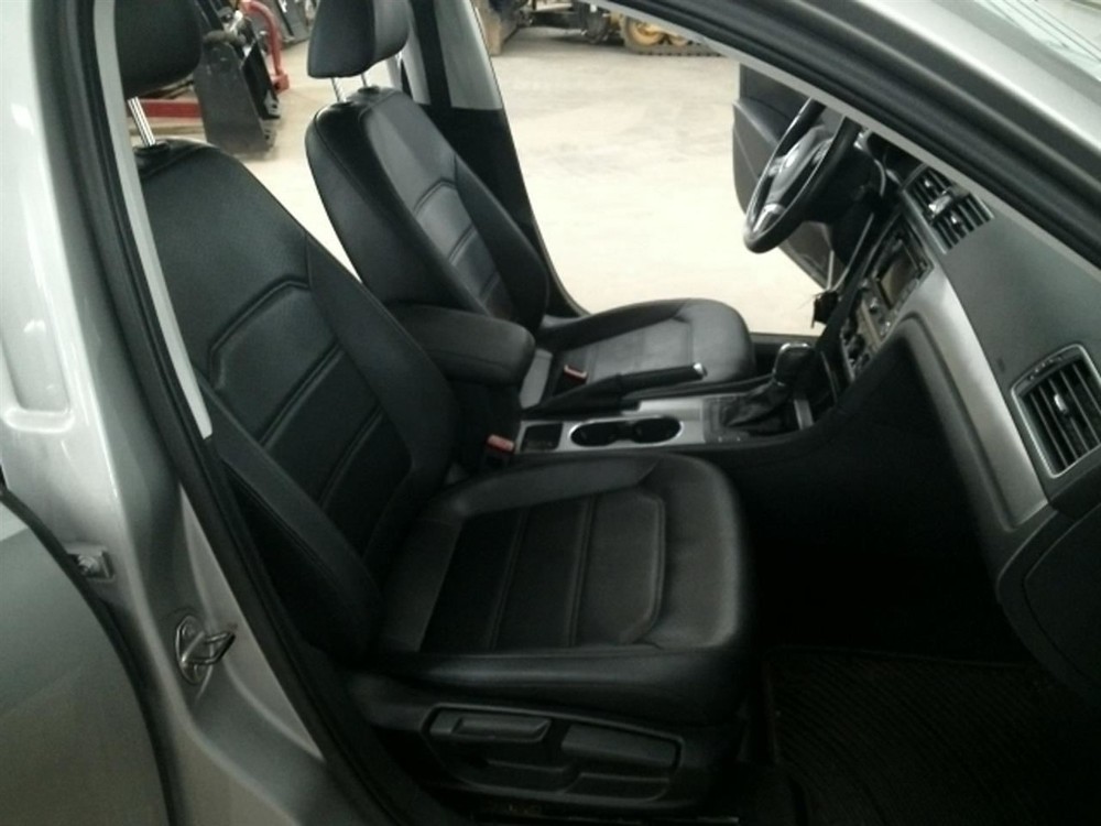 PASSAT 2014 High Mounted Stop Light 104805528