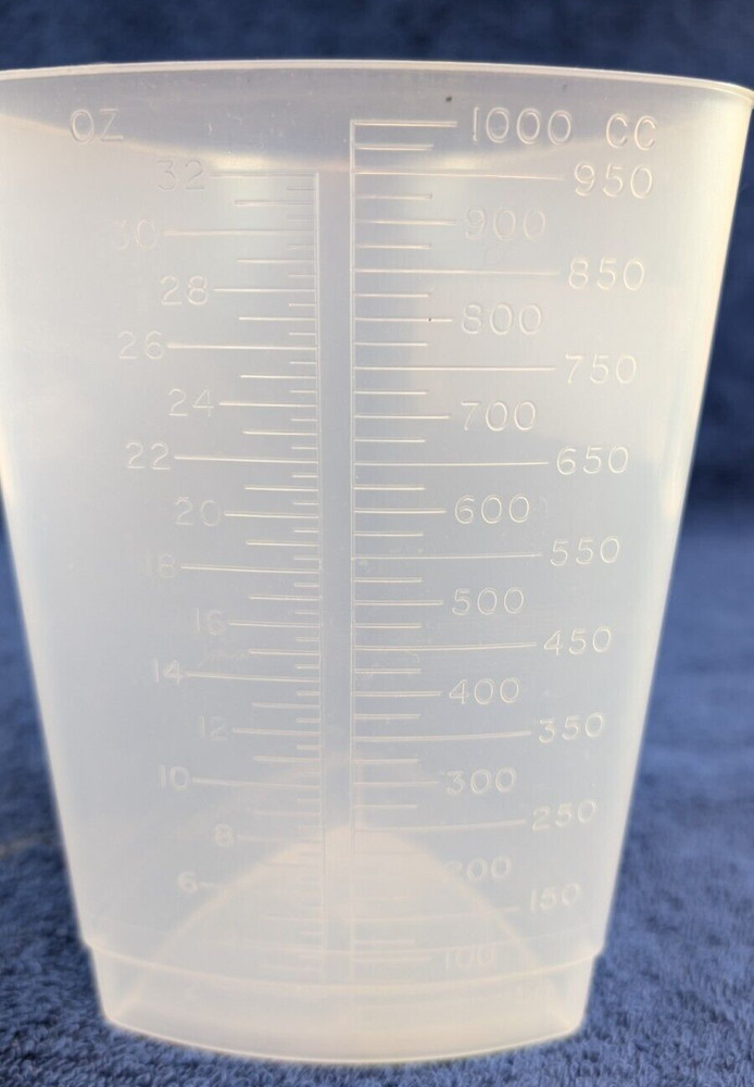10 Medegen Polypropelene Triangular Graduated Measuring Container 32oz/1000cc