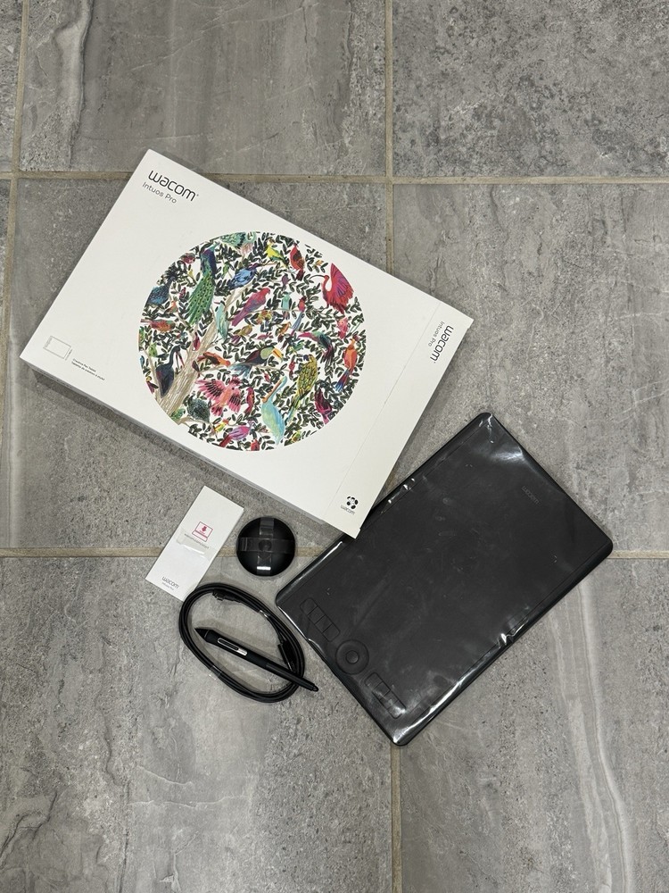 New Wacom Intuos Pro Medium PTH-660 Graphics Tablet
