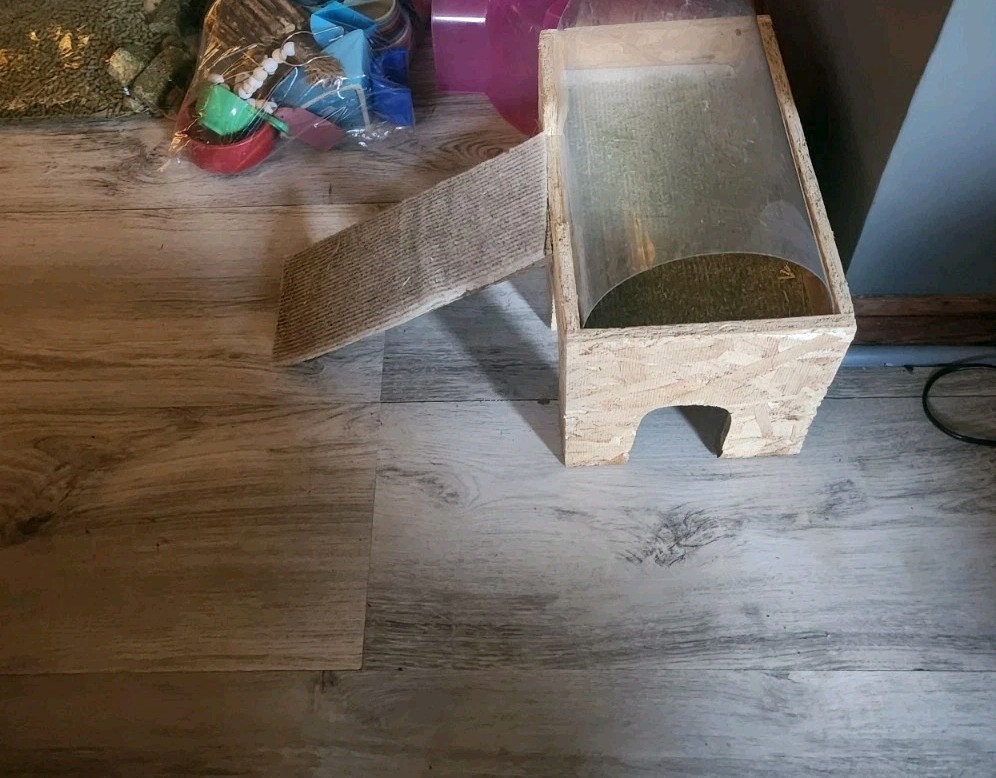 Guinea Pig Accessories Lot, Hideout x3, Water Bottle, Food, Hay, Toys