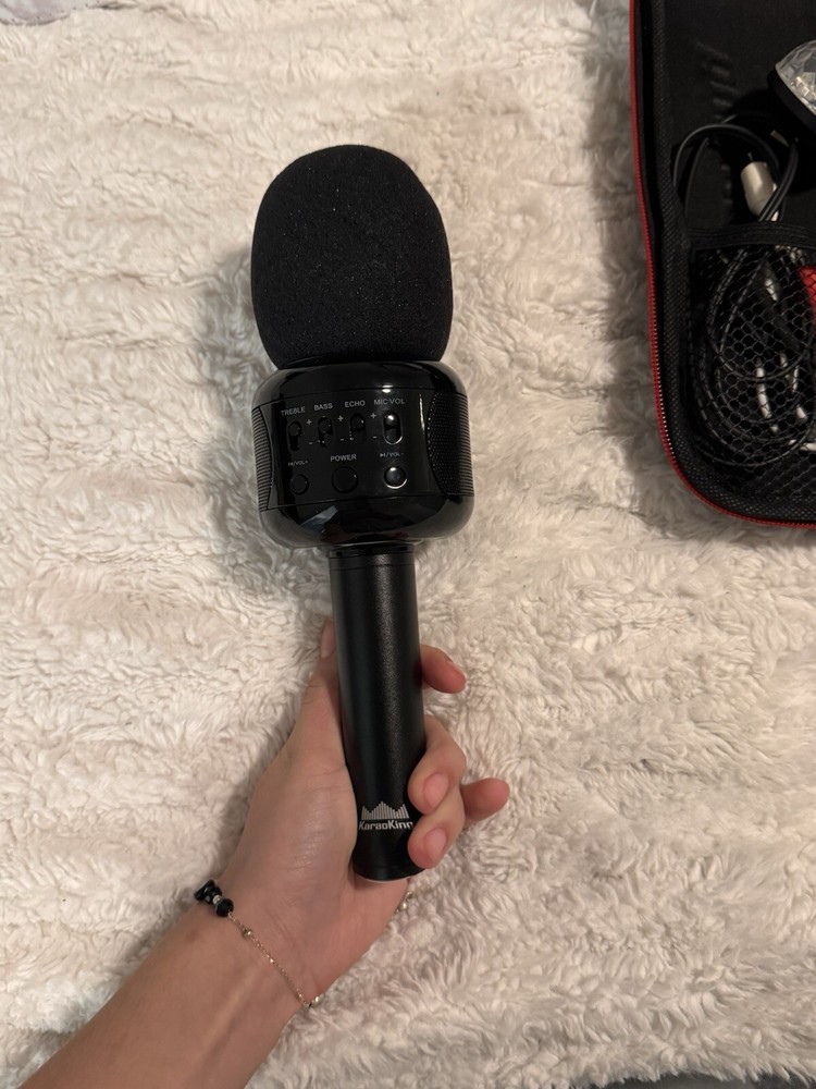 Wireless Karaoke Machine Karaoking