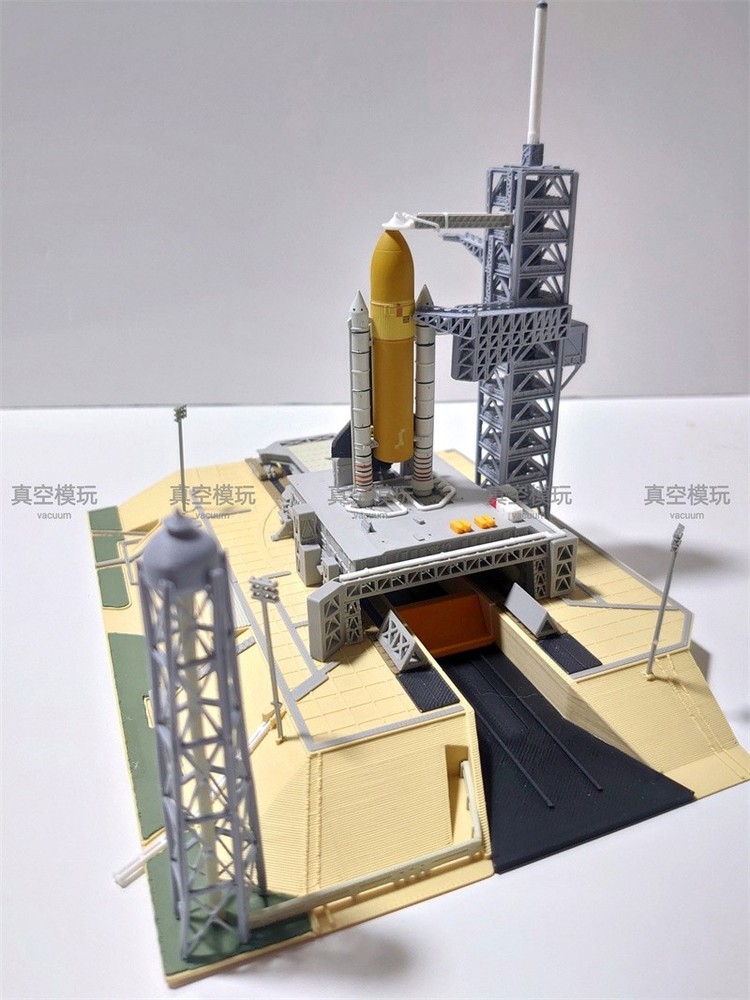 1/700 Scale Kennedy Space Center Launch Complex LC-39A Space Scene Grounds Model