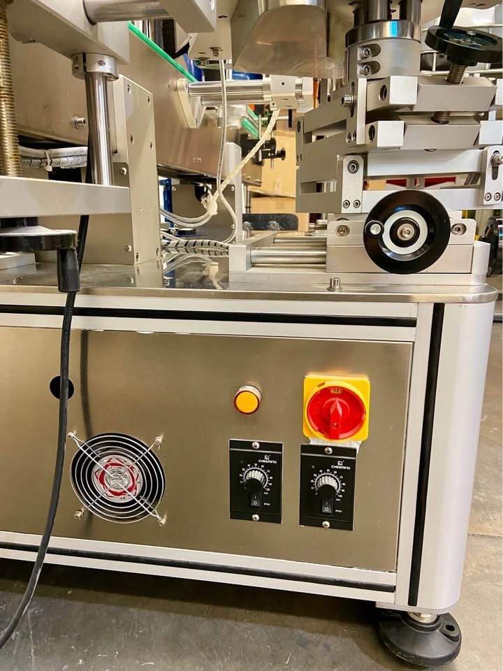 2 sided automatic labeler