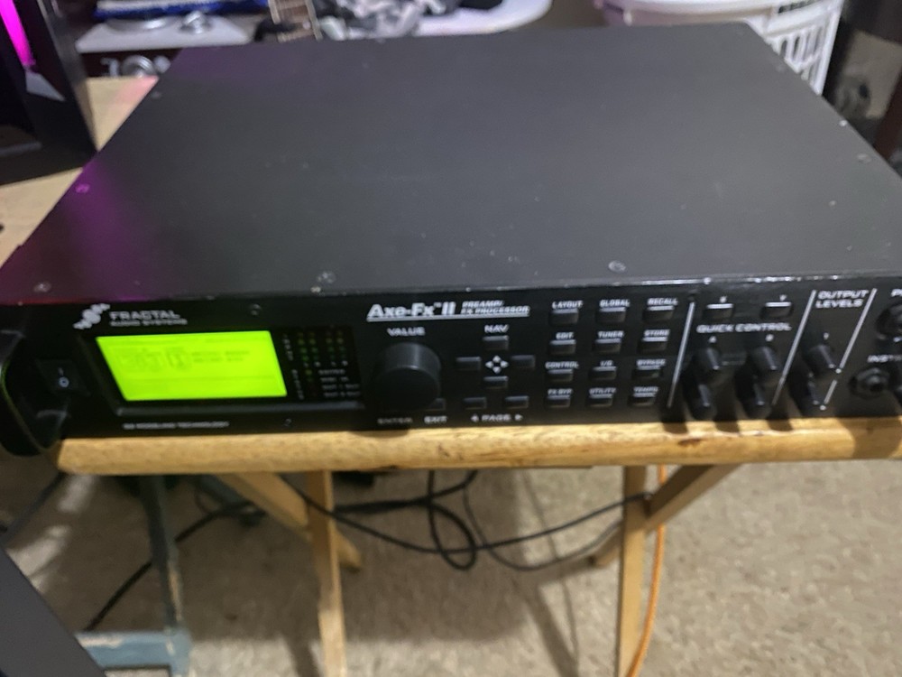 Fractal Audio Axe-Fx II Rack-Mounted Digital Multi-Effects Processor Guitar