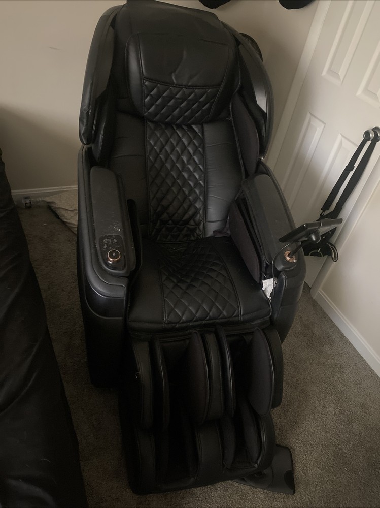 Cozzia Massage Chair
