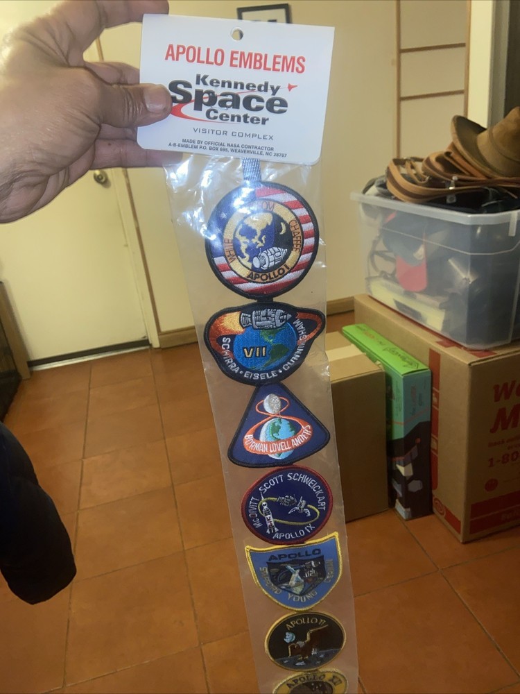 VINTAGE 12  KENNEDY SPACE CENTER SLEEVED APOLLO  EMBLEMS - Bin 8