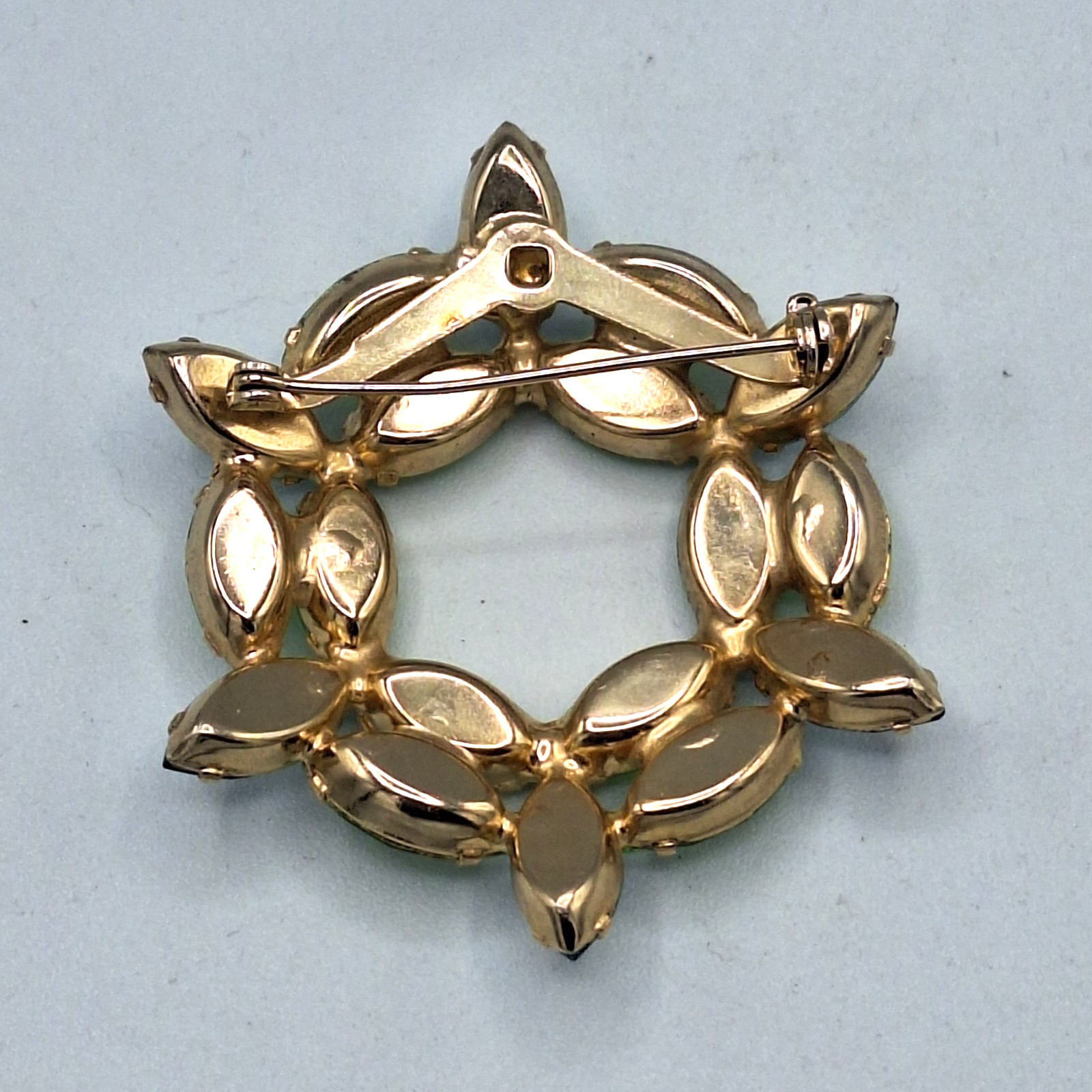 Gold Tone Blue & Green Uranium Glass UV Reactive Brooch Unsigned Wreath 2"