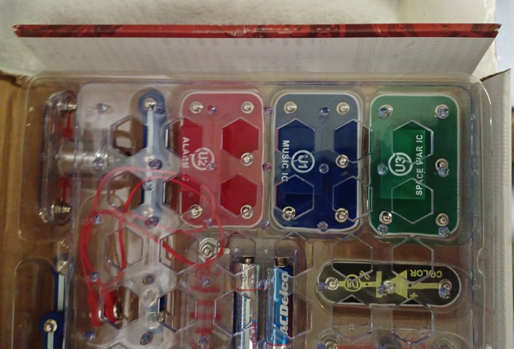 Snap Circuits Jr. 100-In-One Electronics Kit-SC-100