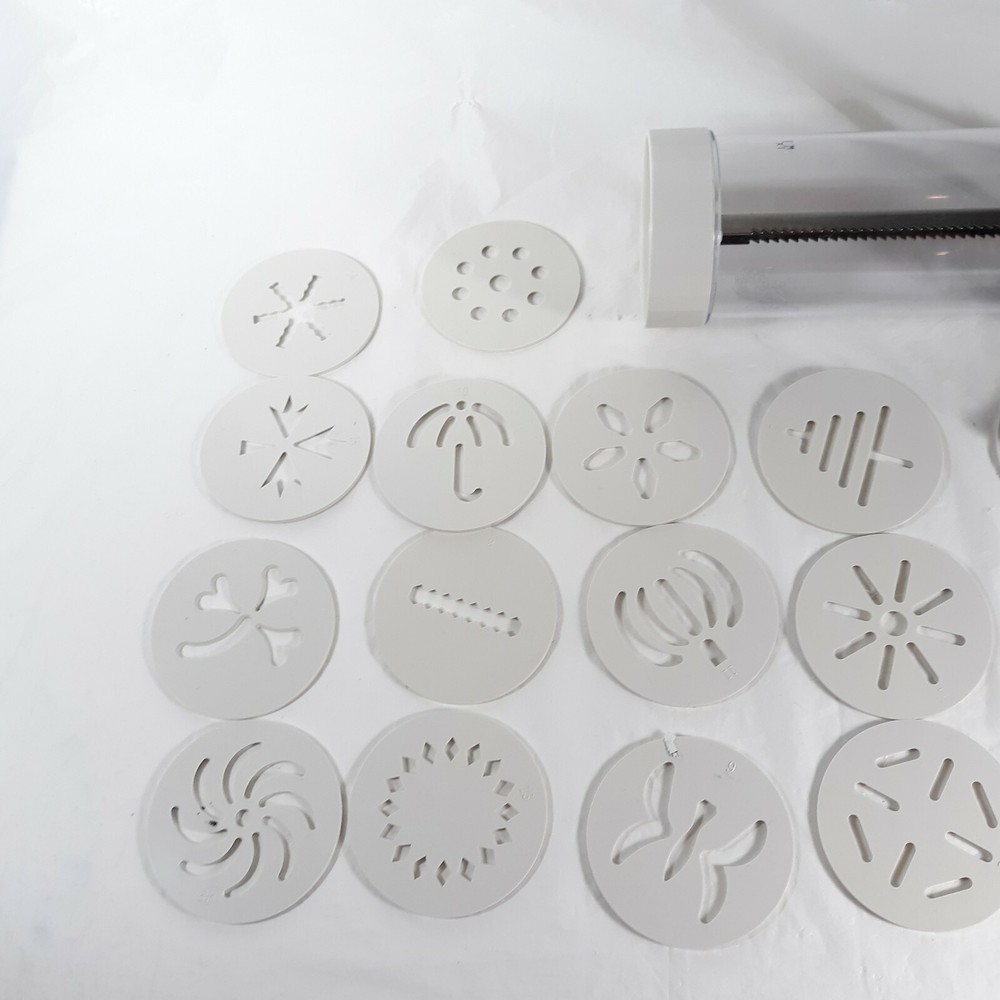 Pampered Chef Cookie Press With 16 Disc