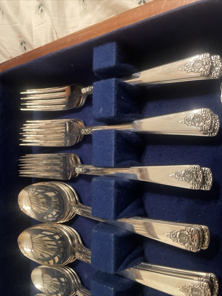 WM Rogers IS Reinforced Silver Plate Starlight Silverware Flatware