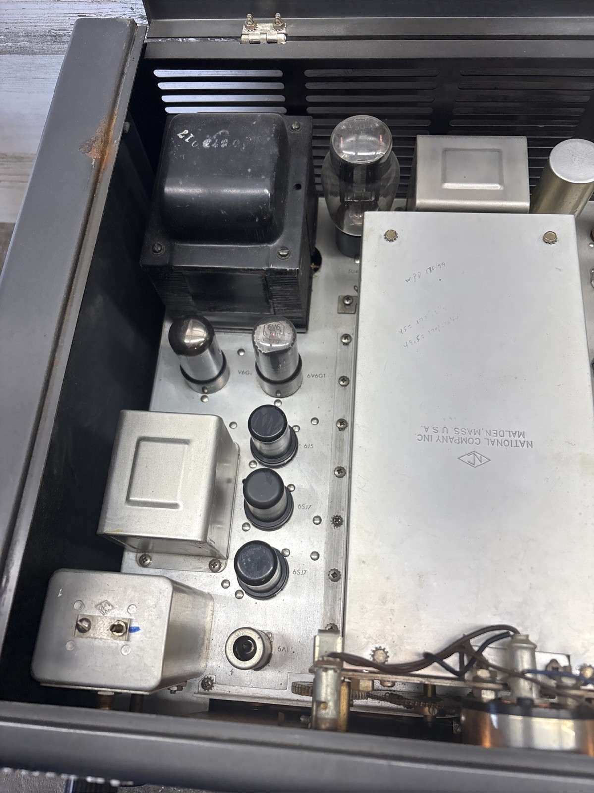 Very Nice National NC-183D Communications Receiver Powers On