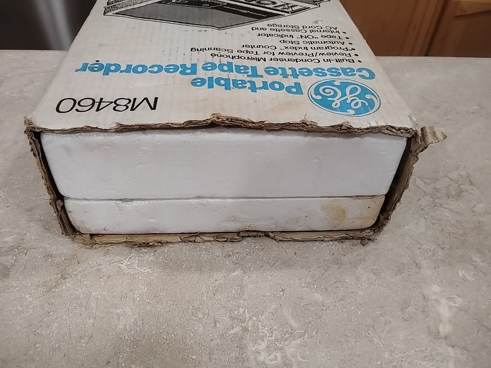 GE Cassette Tape Recorder M8460 No Cords Untested