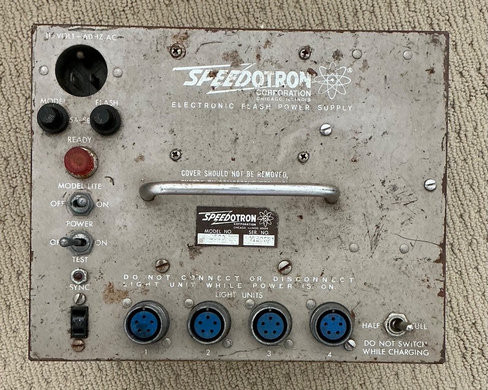 Speedotron Model D800 VR  Photography Flash Power Supply - Untested