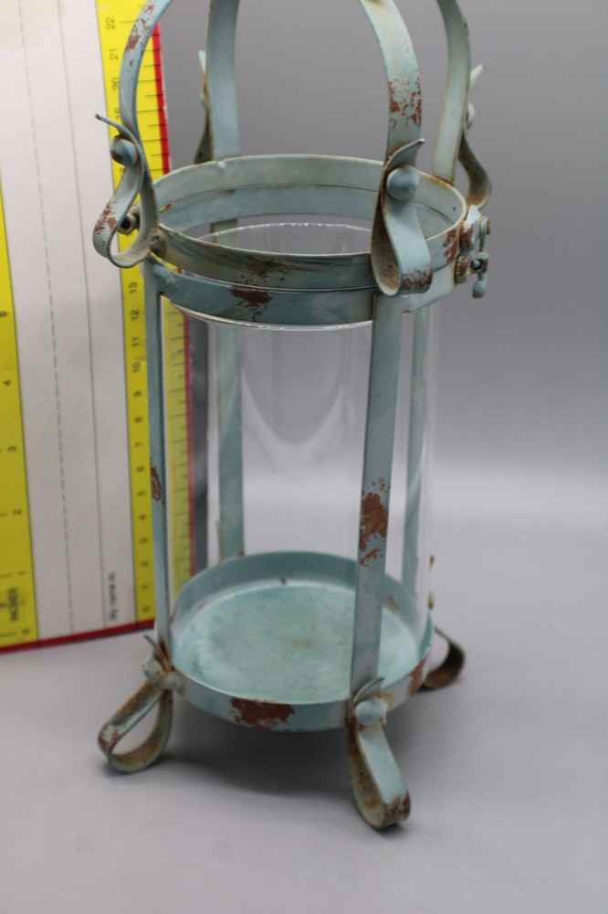 Metal decorative lantern