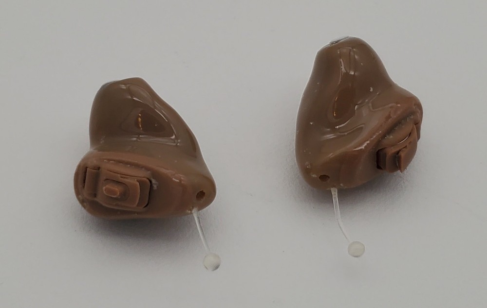 Unitron Hearing Aid ITE In The Ear Pair- Untested