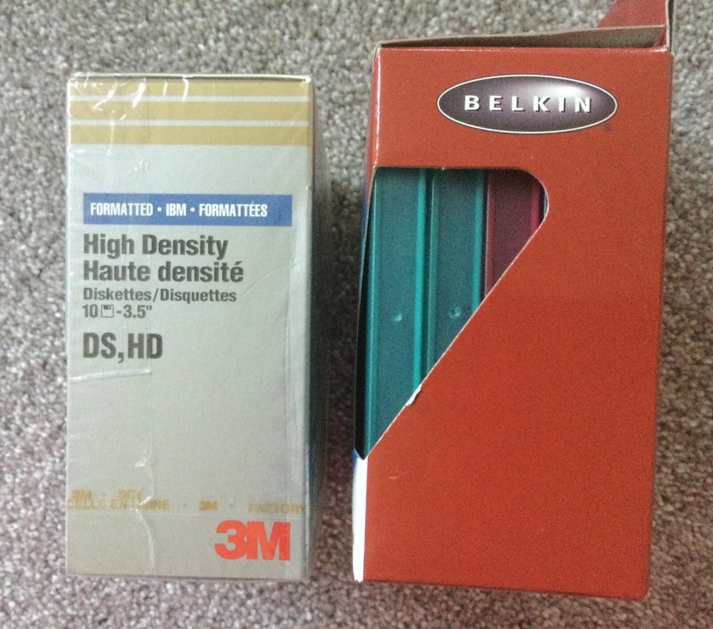 3M High Density floppy + Belkin 3.5" Dual Disk Cases diskettes