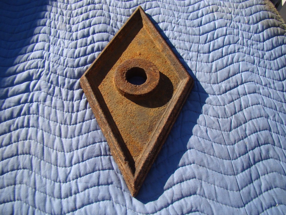 ANTIQUE CAST IRON BUILDING BRICK WALL ANCHOR