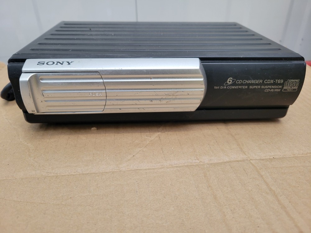 Sony CDX-T69 6 CD Changer - UNTESTED