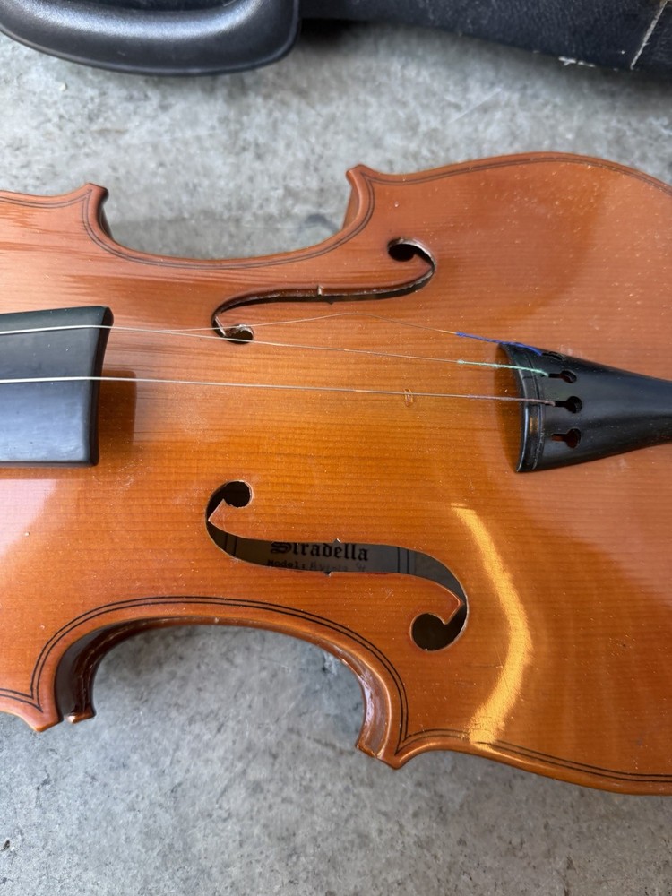Stradella AXL-10 Size 4/4 Violin with Case & Bow