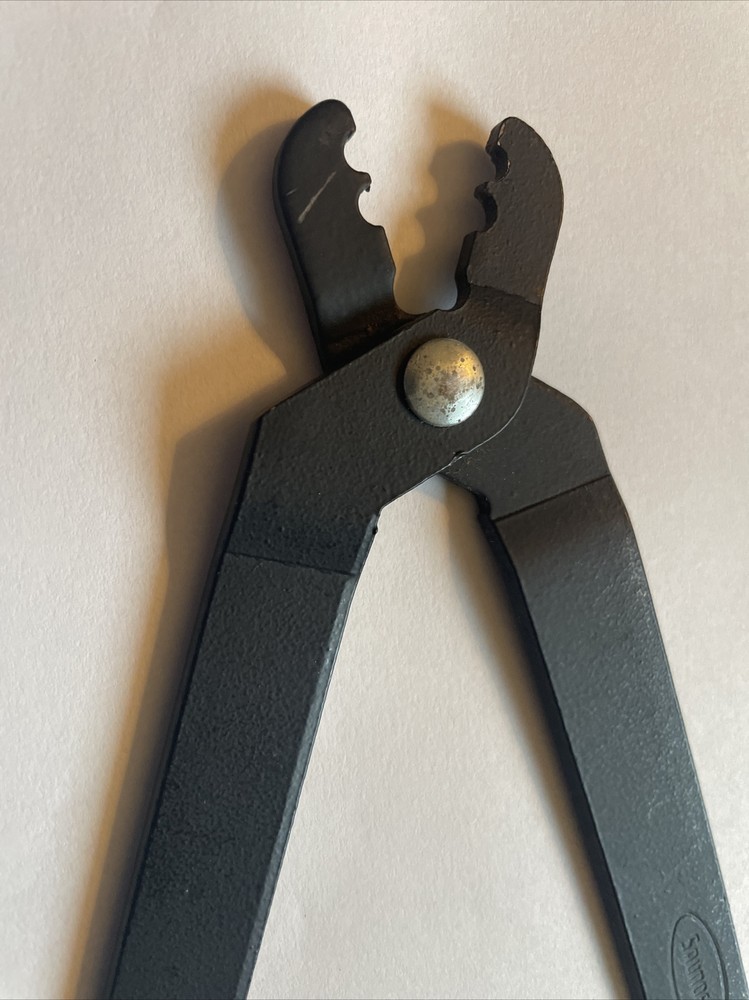 Saunders Archery Nocking Pliers