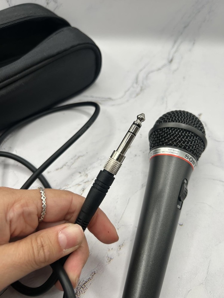 Sony Wired Microphone with 10ft Cable Dynamic Mic w/ Case Great Condition