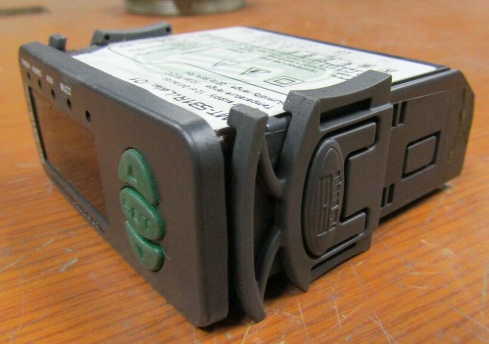 😎 FULL GAUGE MT-531RIL PLUS/01 TEMPERATURE & HUMIDITY CONTROLLER 12/24 VAC/DC
