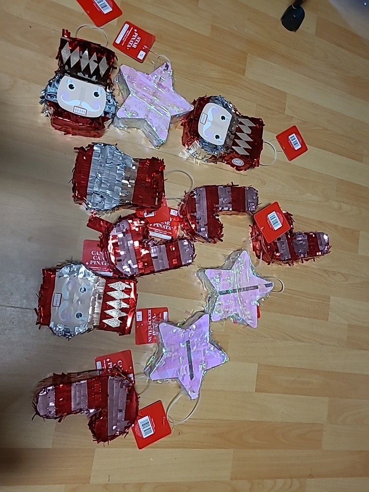 11 Pinatas (Bin QQ)