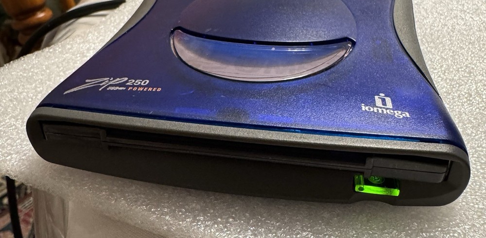 iOmega Zip 250 250MB (USB Powered) PC & Mac External Zip Drive Bundle - Working!