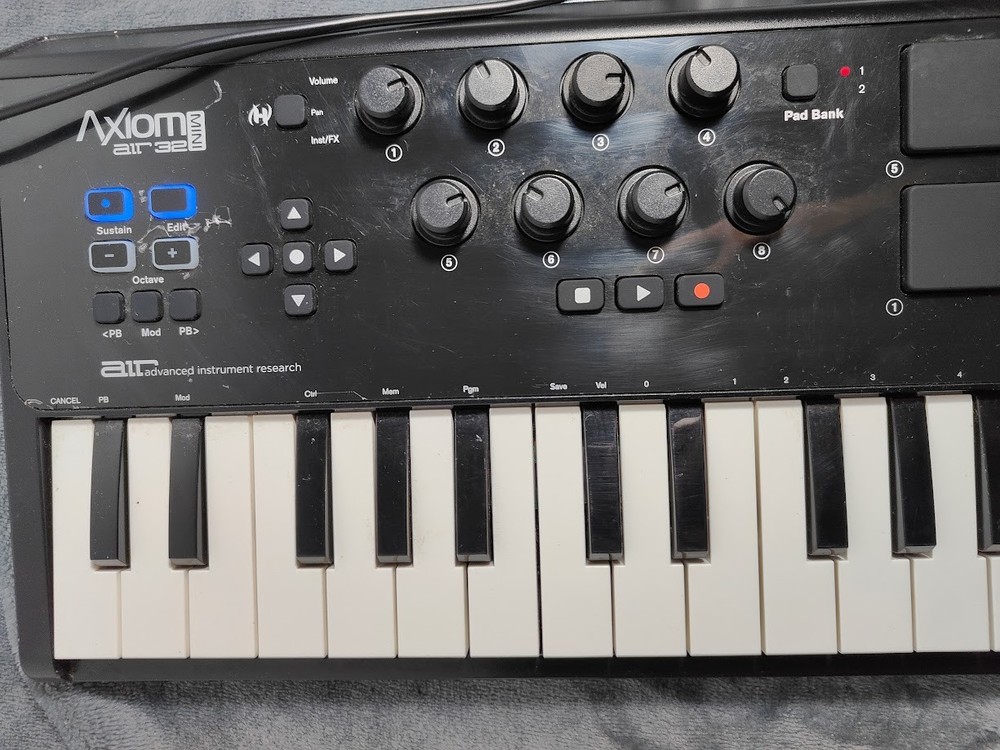 M-Audio Axiom AIR Mini 32 USB MIDI Keyboard & Pad Controller
