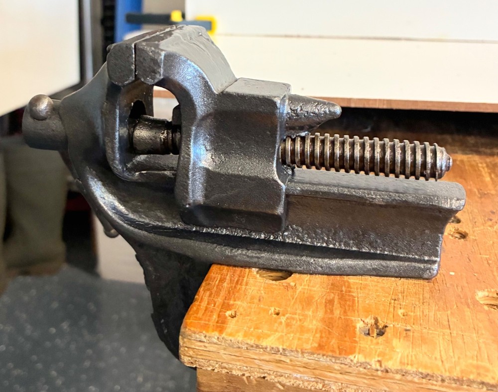 2" Slide & Rail Bench/Table  Vise Fishtail Screw Mount Jaws Open 3" Refurbished