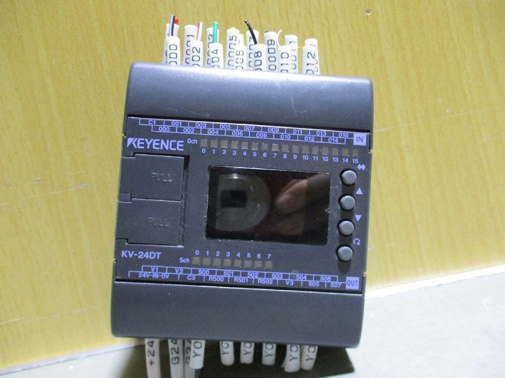 KEYENCE KV-24DT PLC Programmable Controller USED