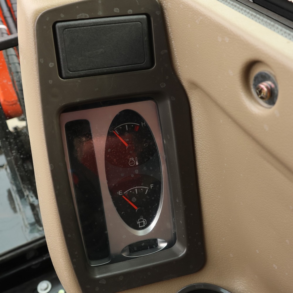 6-Ton Mini Excavator Yanmar Engine Powered with AC Cabin & Multi Digger Accessor