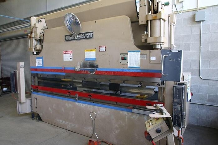 CINCINNATI CBII 90 HYDRAULIC 2 AXIS CNC PRESS BRAKE 90 TON x 12'