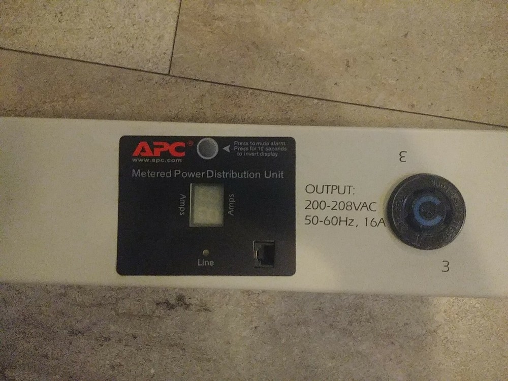 APC METERED POWER DISTRIBUTION UNIT AP7622 New- Open box