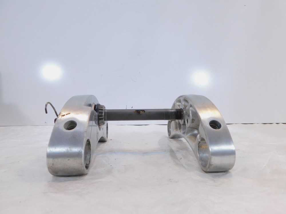 99 00 Victory Standard V92 Cruiser Upper & Lower Front Fork Triple Tree Bracket