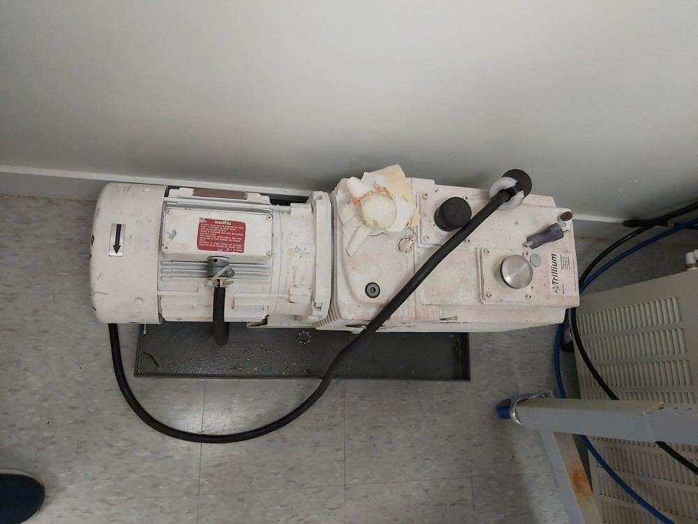 Leybold Vacuum Pump D60A