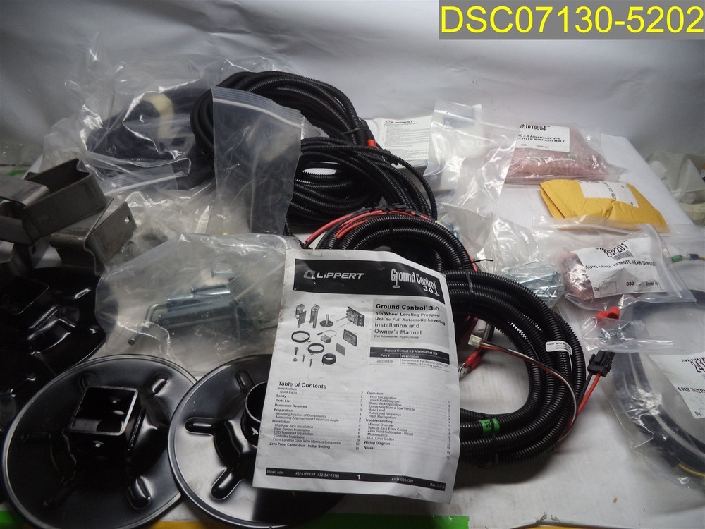 NO JACKS: Includes Wire Harnesses/Hardware Lippert Ground Control 3.0 2021106810